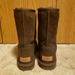 Ugg Classic Short - Size 9 - Chocolate